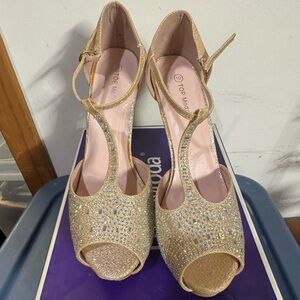 Women’s stiletto platform shoes